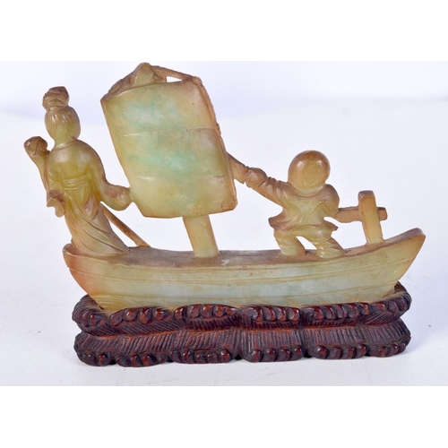 1782 - A 19TH CENTURY CHINESE CARVED GREEN JADE BOAT Qing. 10 cm x 8 cm.