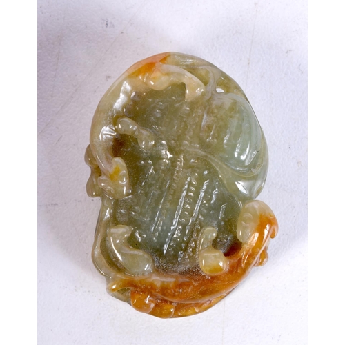 1801 - A CHINESE JADE PLAQUE. 4 cm x 2.75 cm.