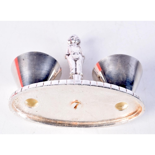 1820 - A NOVELTY SILVER PLATED DOUBLE CRUET SET formed with a standing male. 310 grams. 11.5 cm x 12.5 cm.