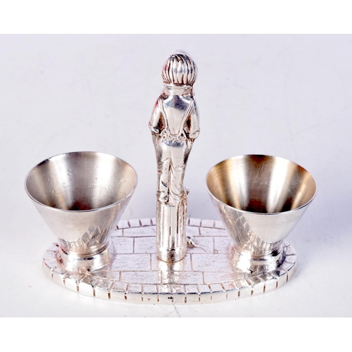 1820 - A NOVELTY SILVER PLATED DOUBLE CRUET SET formed with a standing male. 310 grams. 11.5 cm x 12.5 cm.