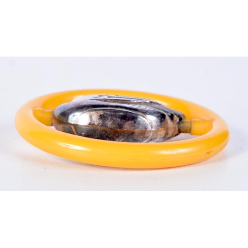 1837 - AN ART DECO WHITE METAL AND BAKELITE TEETHING RING. 28 grams. 7.75 cm diameter.