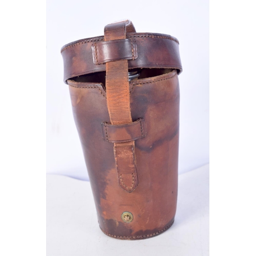 1843 - A CHARMING ANTIQUE LEATHER CASED HUNTING SET containing a pair of beakers and a hip flask. 14 cm x 9... 