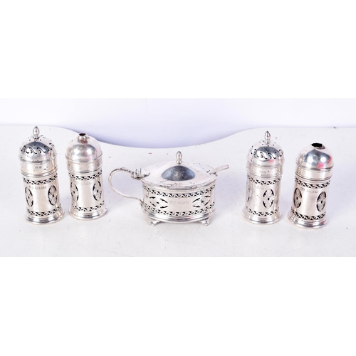 1847 - AN ART DECO SILVER CRUET SET. Birmingham 1929. Silver 114 grams. 2.5 cm x 1 cm. (5)