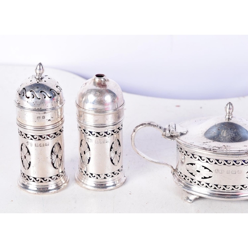 1847 - AN ART DECO SILVER CRUET SET. Birmingham 1929. Silver 114 grams. 2.5 cm x 1 cm. (5)