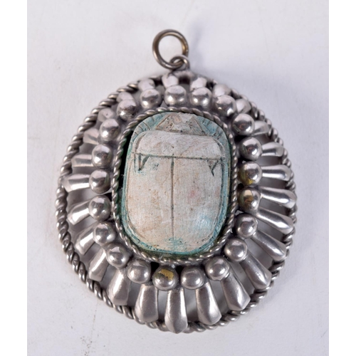 1853 - AN ART DECO SILVER AND SCARAB BETTLE PENDANT. 29 grams. 6.5 cm x 5 cm.