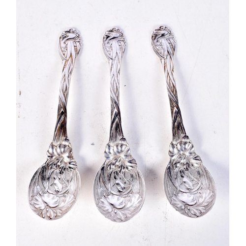 1854 - THREE 19TH CENTURY JAPANESE MEIJI PERIOD ART NOUVEAU SILVER SPOONS. 76 grams. 12.75 cm x 3 cm. (3)