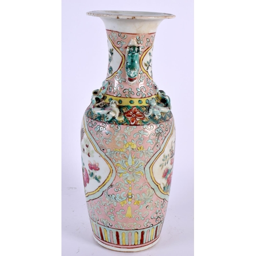 2018 - A 19TH CENTURY CHINESE FAMILLE ROSE PORCELAIN STRAITS VASE Qing. 27 cm high.