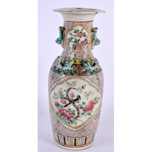 2018 - A 19TH CENTURY CHINESE FAMILLE ROSE PORCELAIN STRAITS VASE Qing. 27 cm high.