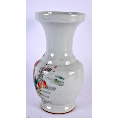 2036 - A CHINESE FAMILLE VERTE PORCELAIN VASE 20th Century. 22 cm x 12 cm.