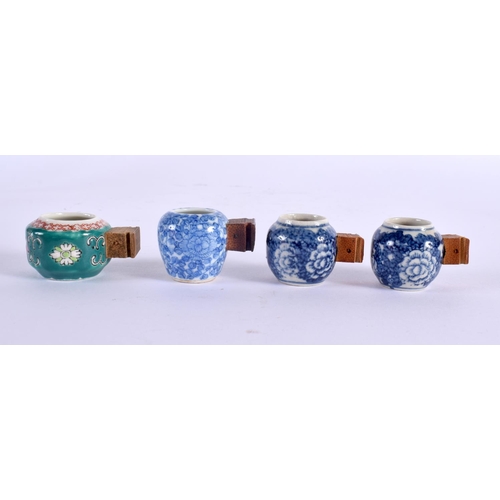 2054 - A 19TH CENTURY CHINESE FAMILLE ROSE PORCELAIN BIRD FEEDER together with others. Largest 6.5 cm wide.... 