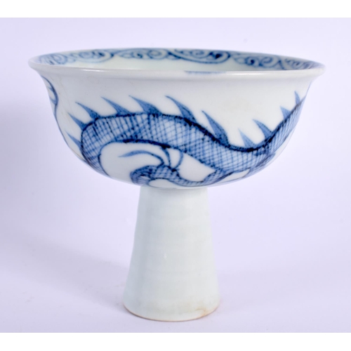 2058 - A CHINESE BLUE AND WHITE STEM CUP 20th Century. 9 cm x 9 cm.