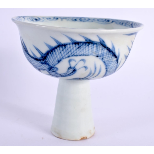 2058 - A CHINESE BLUE AND WHITE STEM CUP 20th Century. 9 cm x 9 cm.