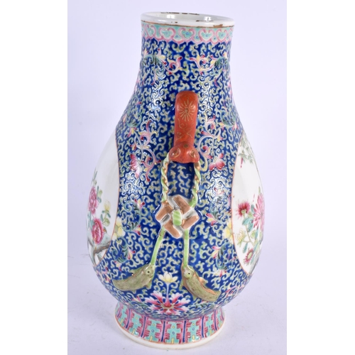 2064 - AN EARLY 20TH CENTURY CHINESE FAMILLE ROSE PORCELAIN VASE Late Qing/Republic. 25 cm x 12 cm.