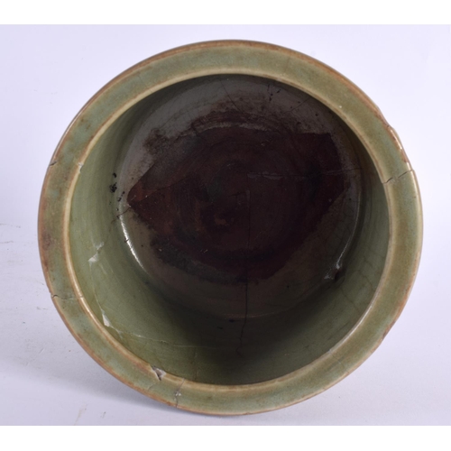 2070 - A 16TH/17TH CENTURY CHINESE CELADON LONGQUAN CENSER Ming. 13 cm diameter.