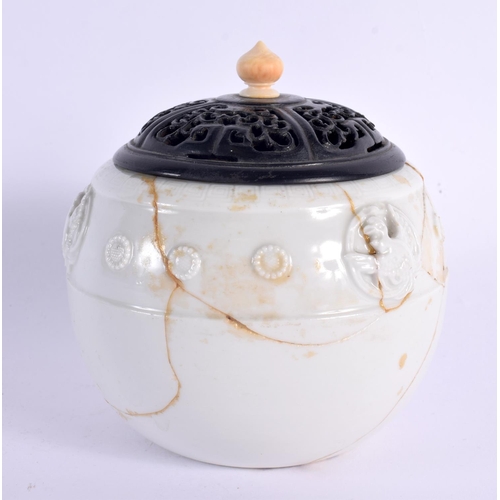 2071 - A 17TH/18TH CENTURY CHINESE BLANC DE CHINE CENSER AND COVER Kangxi/Yongzheng. 10 cm wide/