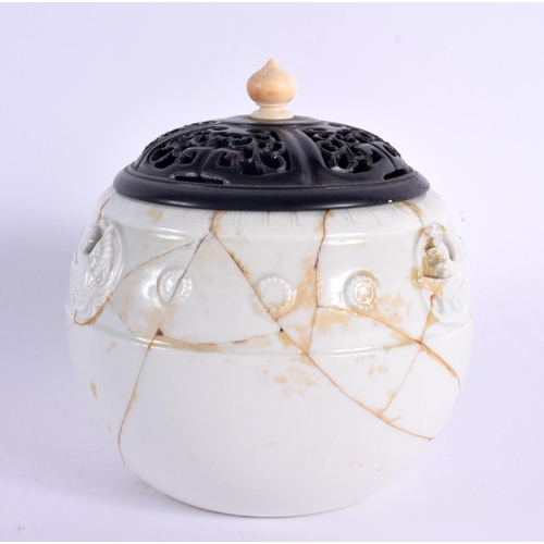 2071 - A 17TH/18TH CENTURY CHINESE BLANC DE CHINE CENSER AND COVER Kangxi/Yongzheng. 10 cm wide/