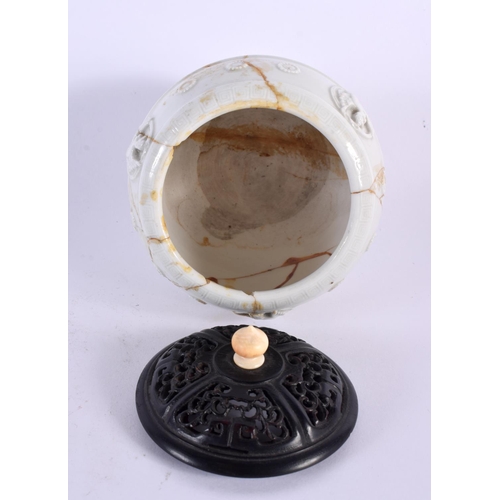 2071 - A 17TH/18TH CENTURY CHINESE BLANC DE CHINE CENSER AND COVER Kangxi/Yongzheng. 10 cm wide/