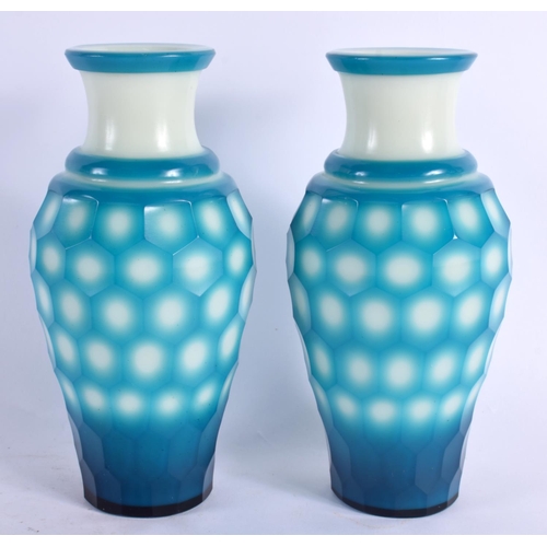 2086 - A PAIR OF 19TH CENTURY CHINESE PEKING GLASS VASES Qing. 21 cm high.