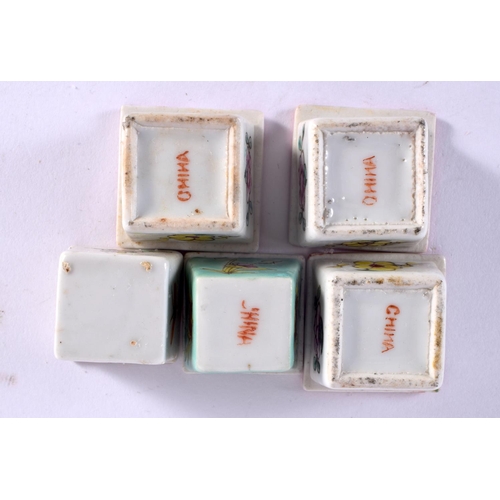 2094 - A GROUP OF EARLY 20TH CENTURY CHINESE FAMILLE ROSE BOXES AND COVERS Late Qing/Republic. 3 cm square.... 