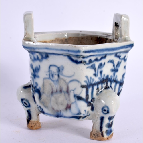 2101 - A CHINESE TWIN HANDLED BLUE AND WHITE PORCELAIN CENSER 20th Century. 7.5 cm wide.