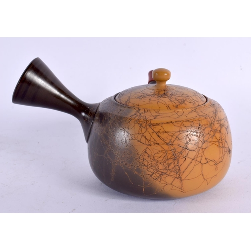 2112 - AN UNUSUAL CHINESE IMITATION AGATE YIXING POTTERY TEAPOT AND COVER 20th Century. 13 cm wide.