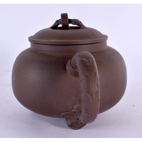 2116 - A CHINESE YIXING POTTERY TEAPOT AND COVER 20th Century. 17 cm wide.