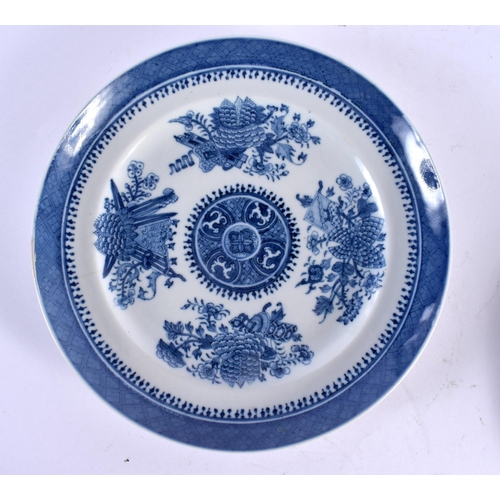 2123 - A PAIR OF 18TH CENTURY CHINESE EXPORT BLUE AND WHITE PORCELAIN PLATES Qianlong. 24 cm diameter.