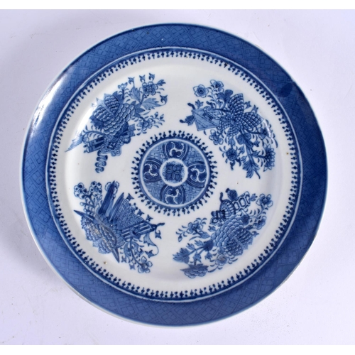 2123 - A PAIR OF 18TH CENTURY CHINESE EXPORT BLUE AND WHITE PORCELAIN PLATES Qianlong. 24 cm diameter.