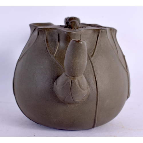 2137 - A CHINESE GREEN YIXING POTTERY TEAPOT AND COVER 20th Century. 15 cm wide.