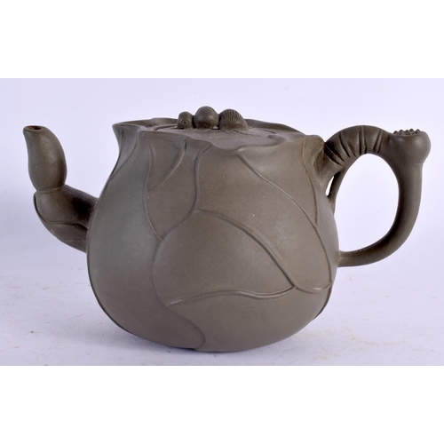 2137 - A CHINESE GREEN YIXING POTTERY TEAPOT AND COVER 20th Century. 15 cm wide.