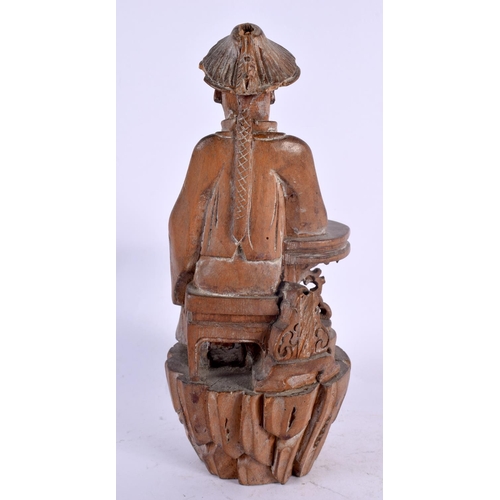 2184 - A 17TH/18TH CENTURY CHINESE CARVED WOOD FIGURE OF A SCHOLAR Ming/Qing, together with smaller similar... 