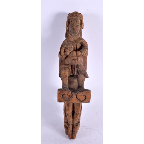 2184 - A 17TH/18TH CENTURY CHINESE CARVED WOOD FIGURE OF A SCHOLAR Ming/Qing, together with smaller similar... 