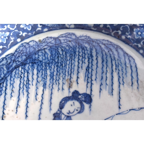 2185 - A LARGE MID 19TH CENTURY CHINESE BLUE AND WHITE PORCELAIN BOWL Qing, painted with two figures within... 