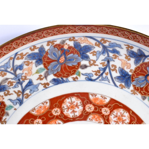 2189 - A LARGE 19TH CENTURY JAPANESE MEIJI PERIOD IMARI CHARGER painted with flowers and vines. 40 cm diame... 