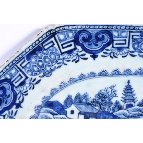 2192 - A LARGE 18TH CENTURY CHINESE EXPORT BLUE AND WHITE PORCELAIN DISH Qianlong. 32 cm x 26 cm.