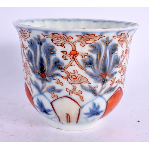 2196 - AN 18TH CENTURY JAPANESE EDO PERIOD FLUTED IMARI TEABOWL painted with stylised flowers. 7 cm x 8 cm.