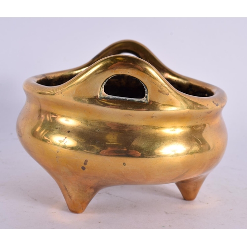 2199 - AN 18TH/19TH CENTURY CHINESE TWIN HANDLED BRONZE CENSER bearing Xuande marks to base. 981 grams. 11 ... 