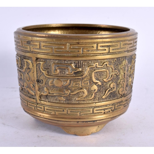 2201 - AN EARLY 20TH CENTURY CHINESE BRONZE CENSER Late Qing/Republic. 489 grams. 10 cm wide.