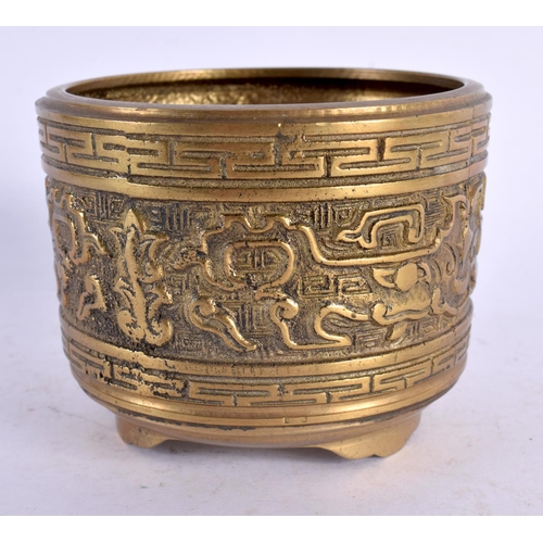 2201 - AN EARLY 20TH CENTURY CHINESE BRONZE CENSER Late Qing/Republic. 489 grams. 10 cm wide.