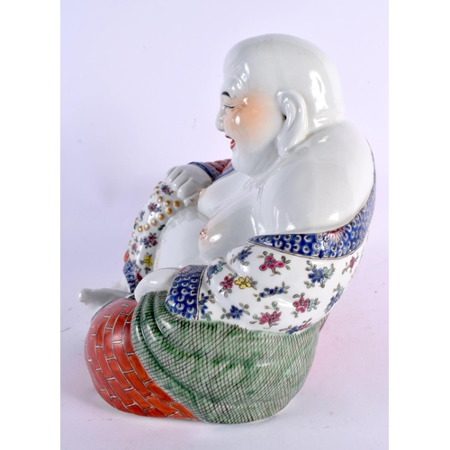 2202 - A LARGE EARLY 20TH CENTURY CHINESE FAMILLE ROSE PORCELAIN FIGURE OF A BUDDHA Late Qing/Republic. 27 ... 