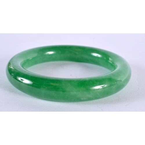 2230 - A CHINESE JADE BANGLE 20th Century. 104 grams. 8 cm diameter.