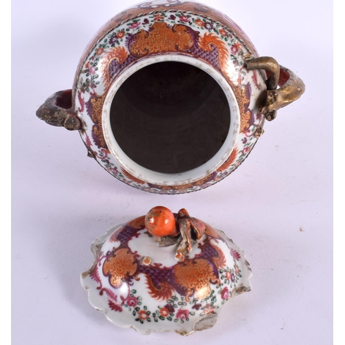 2236 - AN 18TH CENTURY CHINESE EXPORT FAMILLE ROSE TWIN HANDLED VASE AND COVER Qianlong. 25 cm x 12 cm.