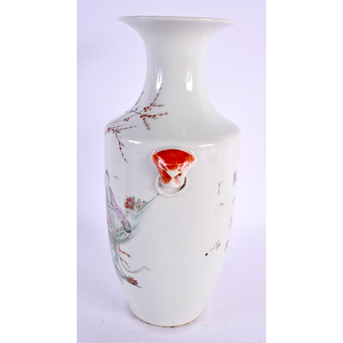 2253 - AN EARLY 20TH CENTURY CHINESE FAMILLE ROSE PORCELAIN VASE Late QIng/Republic. 26 cm x 10 cm.