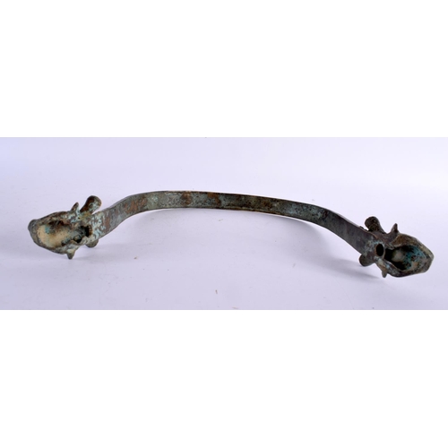 2256 - A 17TH/18TH CENTURY CHINESE BRONZE HANDLE Kangxi/Yongzheng. 22 cm x 20 cm.