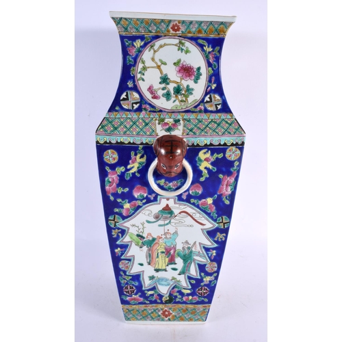 2306 - A LARGE CHINESE REPUBLICAN PERIOD FAMILLE ROSE ROSE painted with figures upon a blue ground. 42 cm x... 