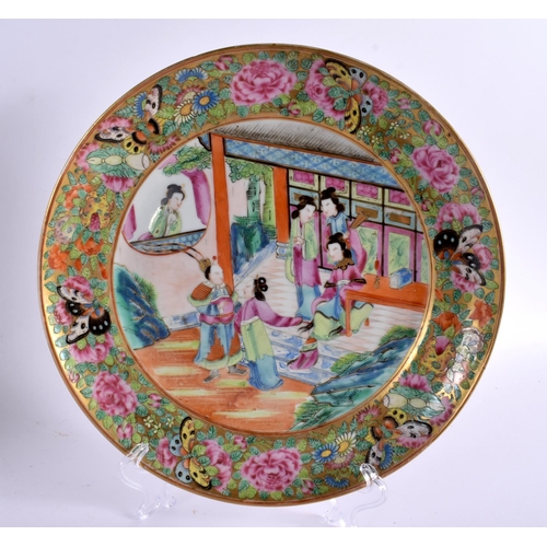 2316 - A PAIR OF 19TH CENTURY CHINESE CANTON FAMILLE ROSE PLATES Qing. 25 cm diameter.