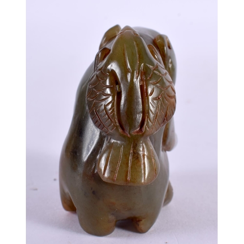 2325 - A CHINESE CARVED GREEN JADE BEAR 20th Century. 5.5 cm x 5.5 cm.