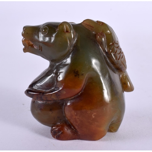 2325 - A CHINESE CARVED GREEN JADE BEAR 20th Century. 5.5 cm x 5.5 cm.