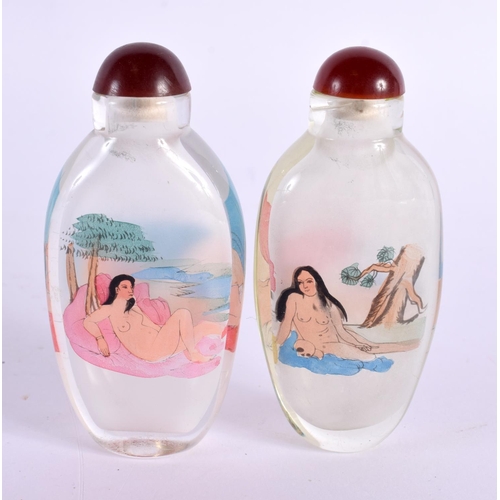 2341 - TWO CHINESE EROTIC REVERSE PAINTED SNUFF BOTTLE 20th Century. 8 cm x 4 cm. (2)