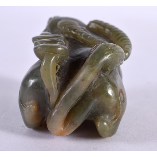 2346 - A CHINESE CARVED GREEN JADE BEAST 20th Century. 7 cm x 3.75 cm.